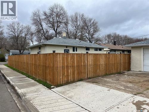 2745 Abbott Road, Regina, SK - Outdoor