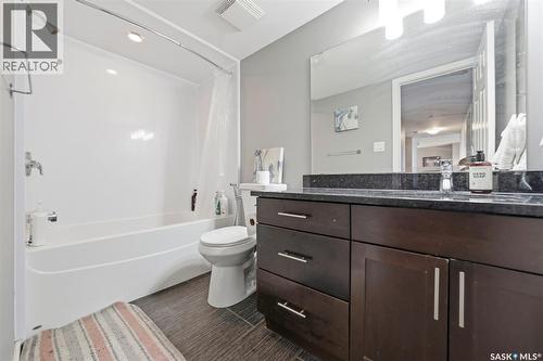 1102 320 5Th Avenue N, Saskatoon, SK - Indoor Photo Showing Bathroom
