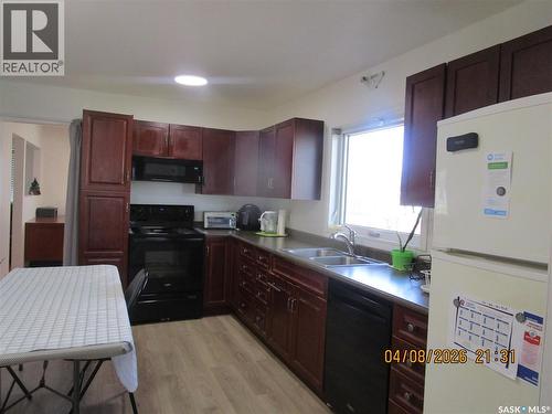 233 4Th Avenue E, Gravelbourg, SK - Indoor Photo Showing Kitchen With Double Sink