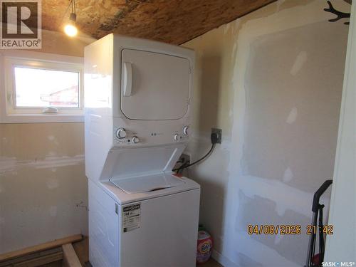 233 4Th Avenue E, Gravelbourg, SK - Indoor Photo Showing Laundry Room