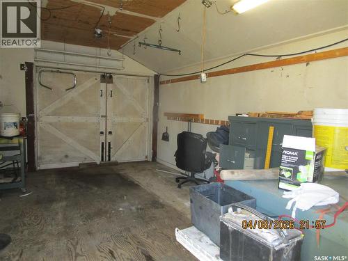 233 4Th Avenue E, Gravelbourg, SK - Indoor Photo Showing Garage