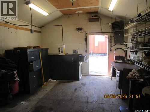 233 4Th Avenue E, Gravelbourg, SK - Indoor Photo Showing Garage