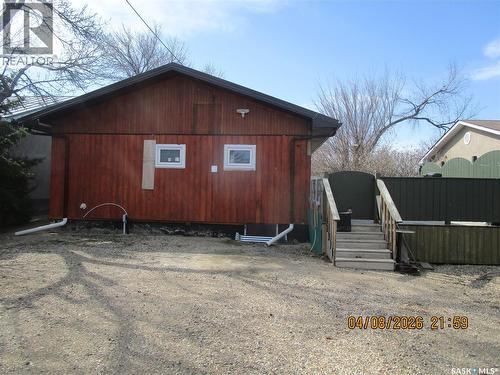 233 4Th Avenue E, Gravelbourg, SK - Outdoor