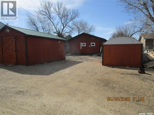 233 4Th Avenue E, Gravelbourg, SK - Outdoor