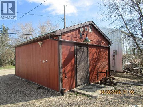 233 4Th Avenue E, Gravelbourg, SK - Outdoor