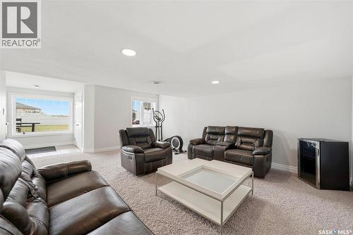 418 Nicklaus Drive, Warman, SK - Indoor Photo Showing Living Room