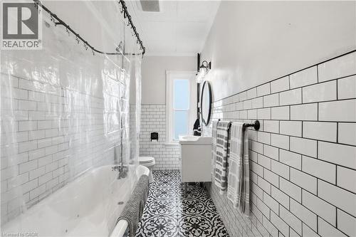 277 Main Street W, Hamilton, ON - Indoor Photo Showing Bathroom
