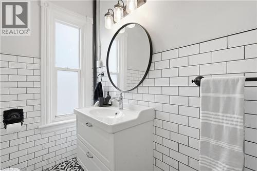 277 Main Street W, Hamilton, ON - Indoor Photo Showing Bathroom
