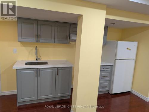 98 Chloe Crescent, Markham, ON - Indoor Photo Showing Kitchen