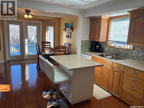 42 7Th Street Ne, Wadena, SK - Indoor Photo Showing Kitchen With Double Sink