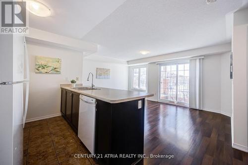 5 - 129 Isaac Devins Boulevard, Toronto, ON - Indoor Photo Showing Kitchen