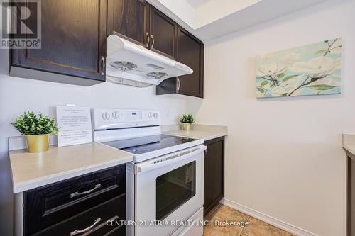5 - 129 Isaac Devins Boulevard, Toronto, ON - Indoor Photo Showing Kitchen