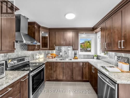 5697 Condor Place, Mississauga, ON - Indoor Photo Showing Kitchen With Double Sink