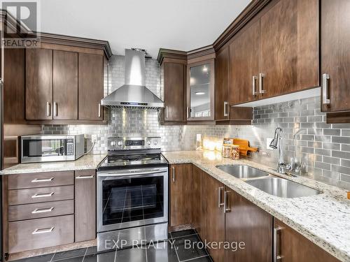 5697 Condor Place, Mississauga, ON - Indoor Photo Showing Kitchen With Double Sink With Upgraded Kitchen