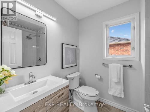 5697 Condor Place, Mississauga, ON - Indoor Photo Showing Bathroom