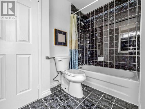 5697 Condor Place, Mississauga, ON - Indoor Photo Showing Bathroom