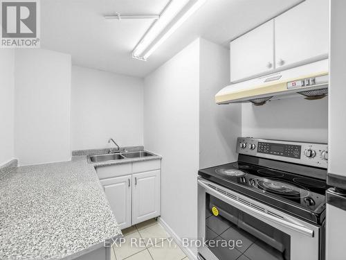 5697 Condor Place, Mississauga, ON - Indoor Photo Showing Kitchen With Double Sink