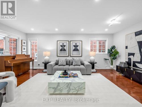 5697 Condor Place, Mississauga, ON - Indoor Photo Showing Living Room