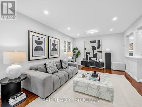 5697 Condor Place, Mississauga, ON - Indoor Photo Showing Living Room