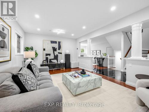5697 Condor Place, Mississauga, ON - Indoor Photo Showing Living Room