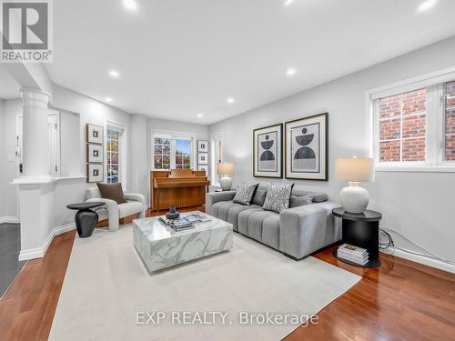 5697 Condor Place, Mississauga, ON - Indoor Photo Showing Living Room