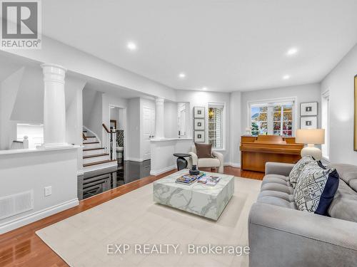 5697 Condor Place, Mississauga, ON - Indoor Photo Showing Living Room