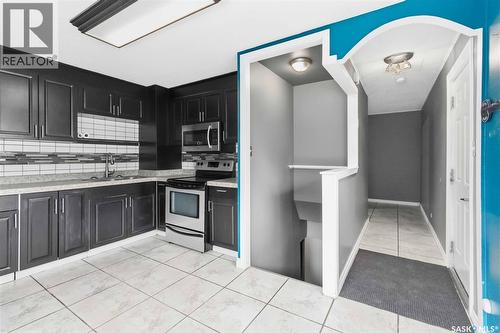 445 U Avenue S, Saskatoon, SK - Indoor Photo Showing Kitchen