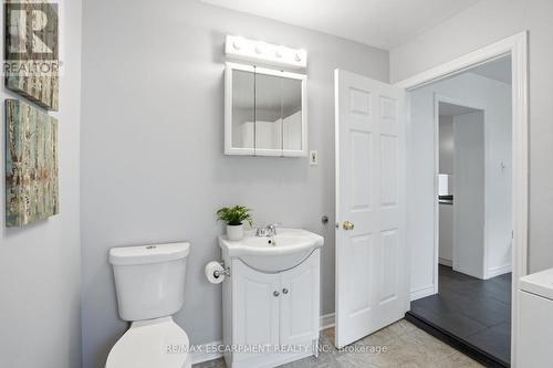 230 Beach Boulevard, Hamilton, ON - Indoor Photo Showing Bathroom