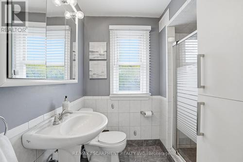 230 Beach Boulevard, Hamilton, ON - Indoor Photo Showing Bathroom