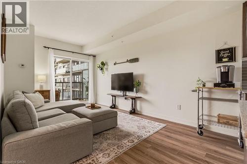 550 North Service Road Unit# 311, Grimsby, ON - Indoor Photo Showing Living Room