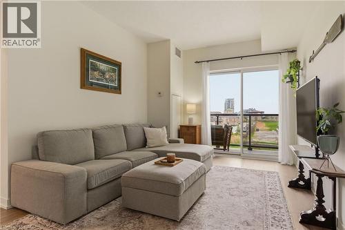 550 North Service Road Unit# 311, Grimsby, ON - Indoor Photo Showing Living Room