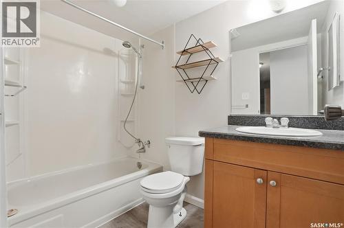304 431 4Th Avenue N, Saskatoon, SK - Indoor Photo Showing Bathroom