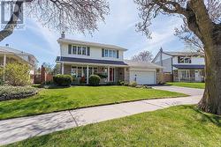 8 MARKWOOD CRESCENT  Toronto, ON M9C 1L2