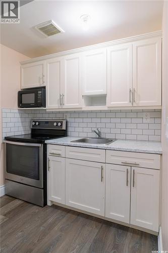 205 Reddekopp Lane, Warman, SK - Indoor Photo Showing Kitchen