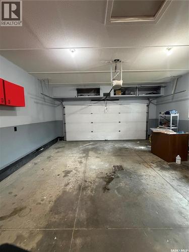 205 Reddekopp Lane, Warman, SK - Indoor Photo Showing Garage
