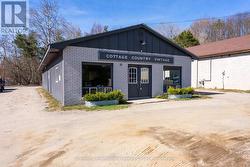 10 ARMSTRONG STREET Bracebridge (Macaulay), ON P1L 1C1