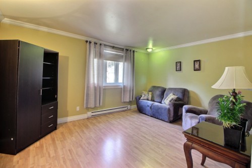Salon - 762 5E Avenue O., Amos, QC - Indoor