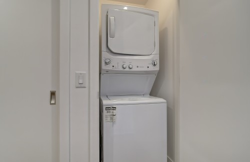 Salle de lavage - 523-1150 Boul. René-Lévesque E., Montréal (Ville-Marie), QC - Indoor Photo Showing Laundry Room