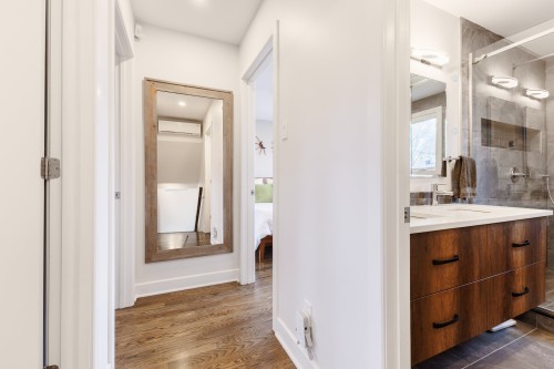 Hall d'entrée/Vestibule - 126 Av. D'Embleton Crescent, Pointe-Claire, QC - Indoor Photo Showing Bathroom