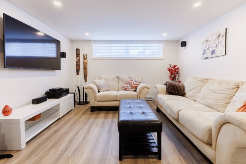 Salle familiale - 126 Av. D'Embleton Crescent, Pointe-Claire, QC - Indoor Photo Showing Living Room