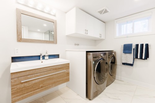 Salle de bains - 126 Av. D'Embleton Crescent, Pointe-Claire, QC - Indoor Photo Showing Laundry Room