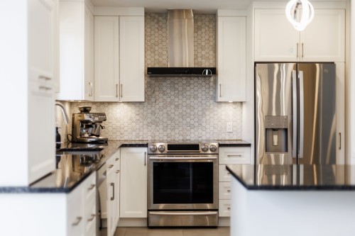 Cuisine - 126 Av. D'Embleton Crescent, Pointe-Claire, QC - Indoor Photo Showing Kitchen With Upgraded Kitchen