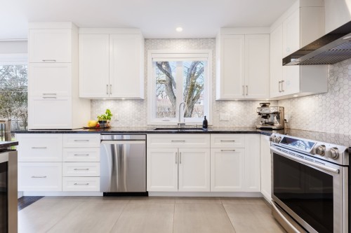 Cuisine - 126 Av. D'Embleton Crescent, Pointe-Claire, QC - Indoor Photo Showing Kitchen With Upgraded Kitchen