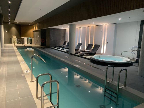 Piscine - 404-605 Rue De L'Escale, Brossard, QC - Indoor Photo Showing Other Room With In Ground Pool