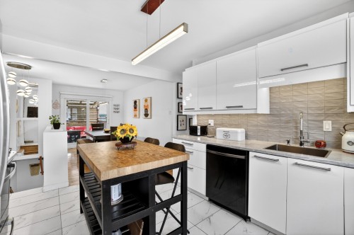 Cuisine - 975 Av. Jules-Armand, Laval (Saint-Vincent-De-Paul), QC - Indoor Photo Showing Kitchen