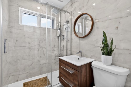 Salle de bains - 975 Av. Jules-Armand, Laval (Saint-Vincent-De-Paul), QC - Indoor Photo Showing Bathroom