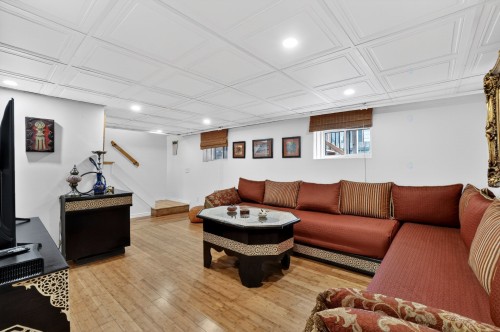 Salle familiale - 975 Av. Jules-Armand, Laval (Saint-Vincent-De-Paul), QC - Indoor