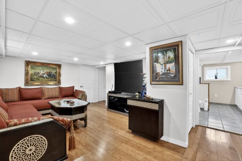 Salle familiale - 975 Av. Jules-Armand, Laval (Saint-Vincent-De-Paul), QC - Indoor