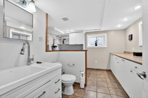 Salle de bains - 975 Av. Jules-Armand, Laval (Saint-Vincent-De-Paul), QC - Indoor Photo Showing Bathroom