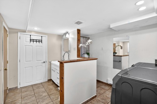 Salle de bains - 975 Av. Jules-Armand, Laval (Saint-Vincent-De-Paul), QC - Indoor Photo Showing Laundry Room